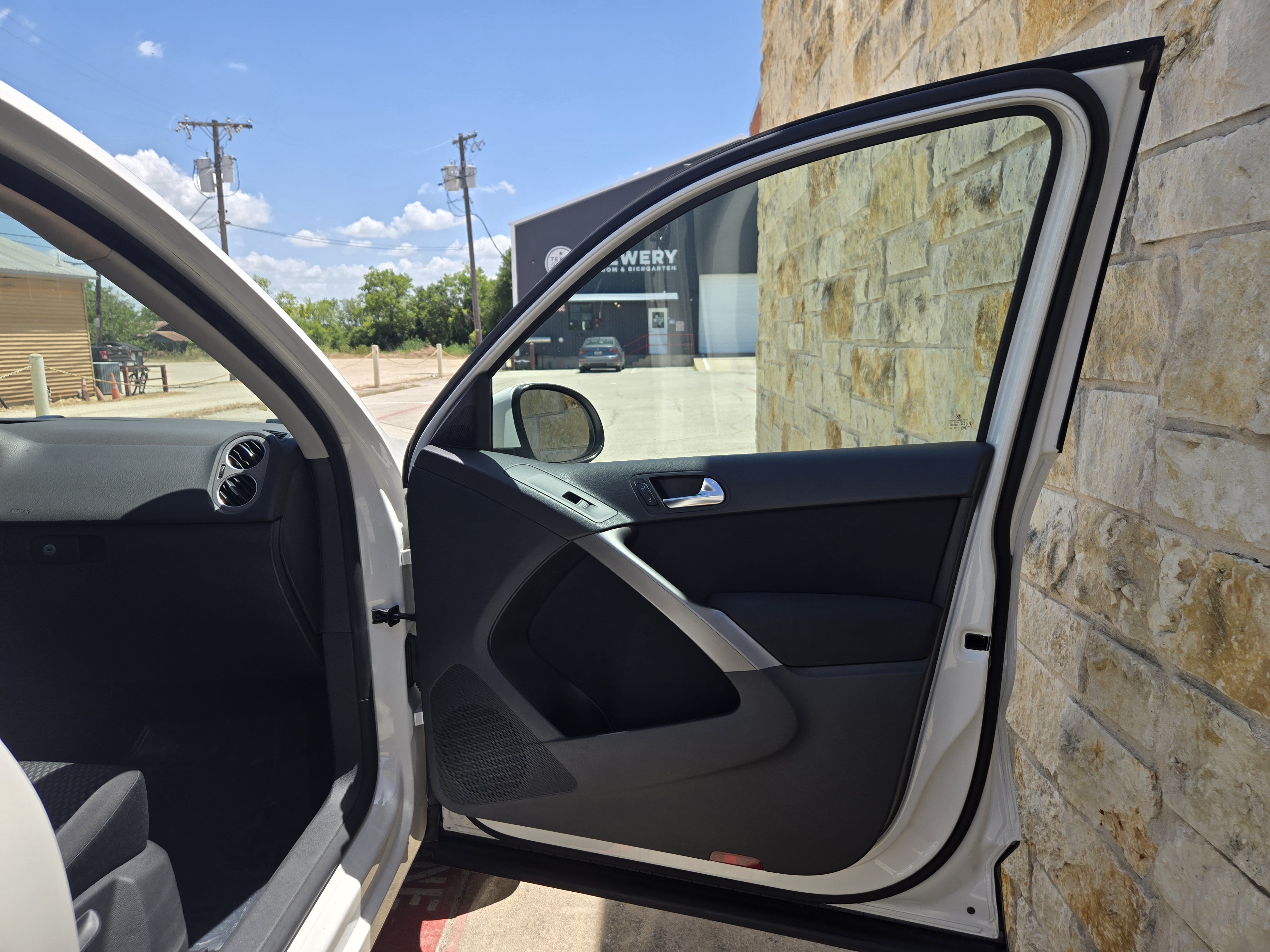 Used 2009 Volkswagen Tiguan S FWD image 8