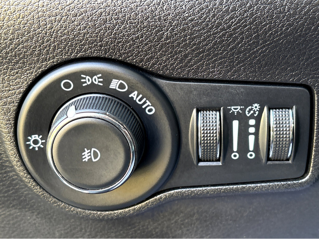 Used 2023 Jeep Compass Trailhawk image 11