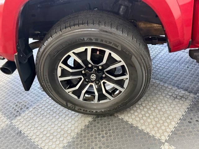 Used 2022 Toyota Tacoma TRD Sport AWD/4WD image 12