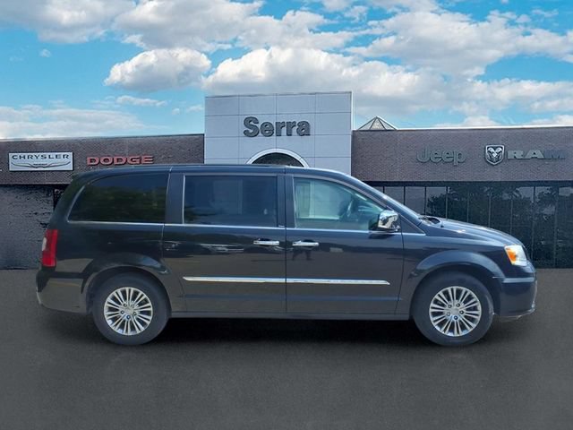 Used 2013 Chrysler Town & Country Touring-L w/ Driver Convenience Group FWD image 8