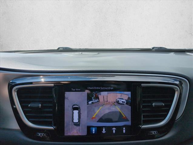 Used 2019 Chrysler Pacifica Touring-L Plus w/ Advanced Safetytec Group FWD image 13