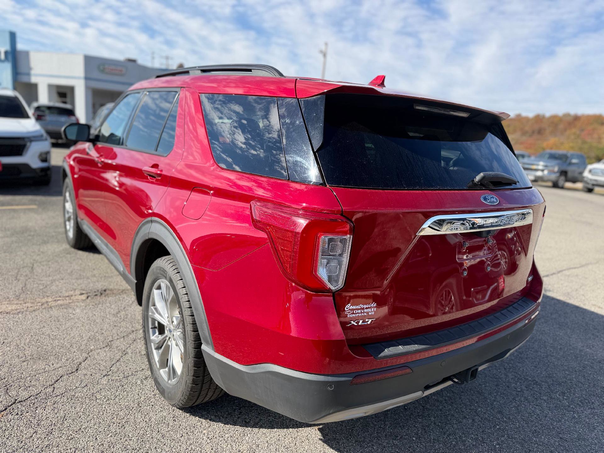 Used 2020 Ford Explorer XLT w/ Equipment Group 202A image 5