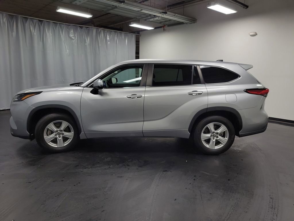 Used 2023 Toyota Highlander L image 5