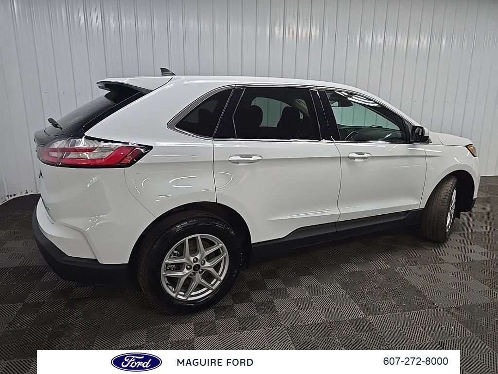 Used 2024 Ford Edge SEL w/ Convenience Package AWD/4WD image 3