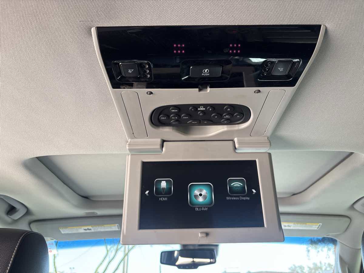 Used 2017 Chevrolet Suburban LT AWD/4WD image 14