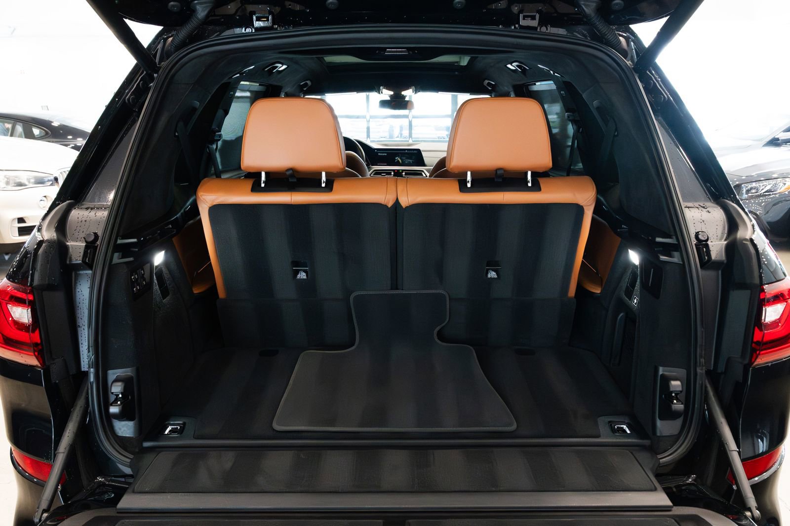 Used 2022 BMW X7 xDrive40i w/ M Sport Package image 9