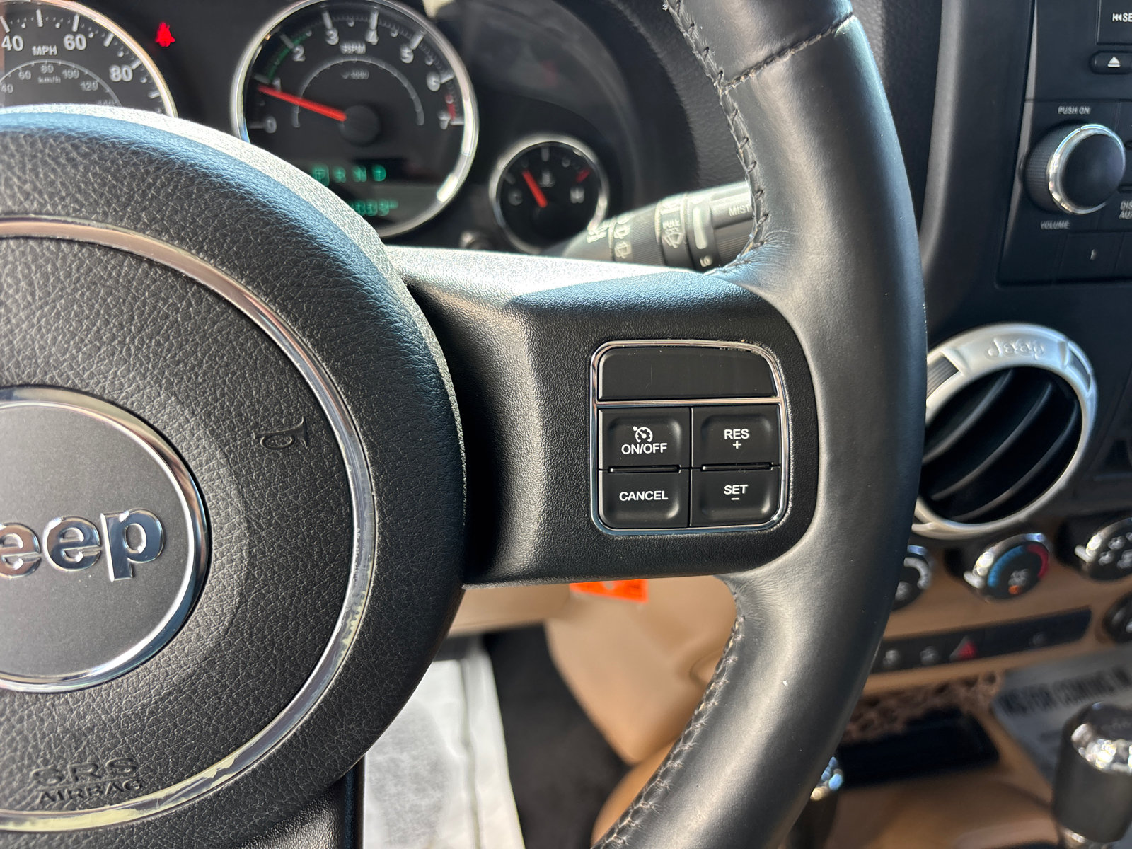 Used 2015 Jeep Wrangler Unlimited Sahara w/ Connectivity Group AWD/4WD image 15