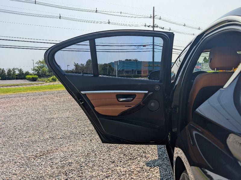 Used 2018 BMW 340i xDrive Sedan AWD/4WD image 11