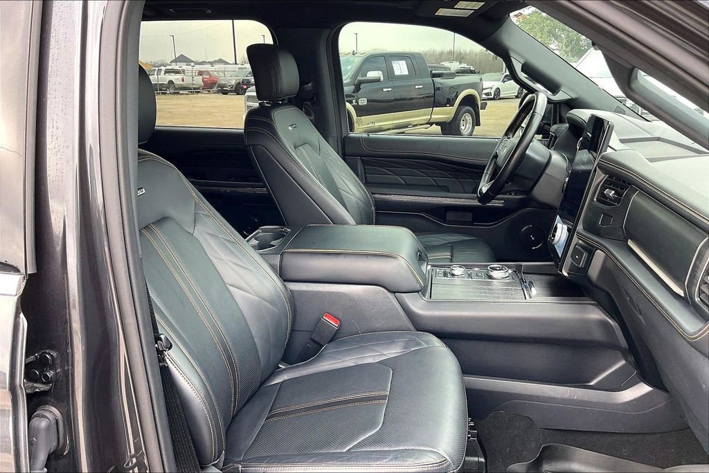 Used 2024 Ford Expedition Platinum AWD/4WD image 30