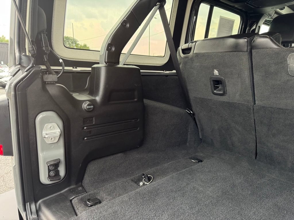 Used 2021 Jeep Wrangler Unlimited Sahara AWD/4WD image 10