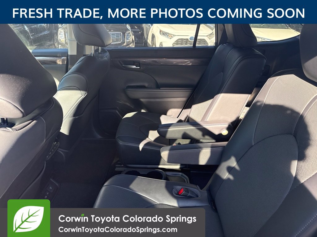 Used 2023 Toyota Highlander Limited AWD/4WD image 10