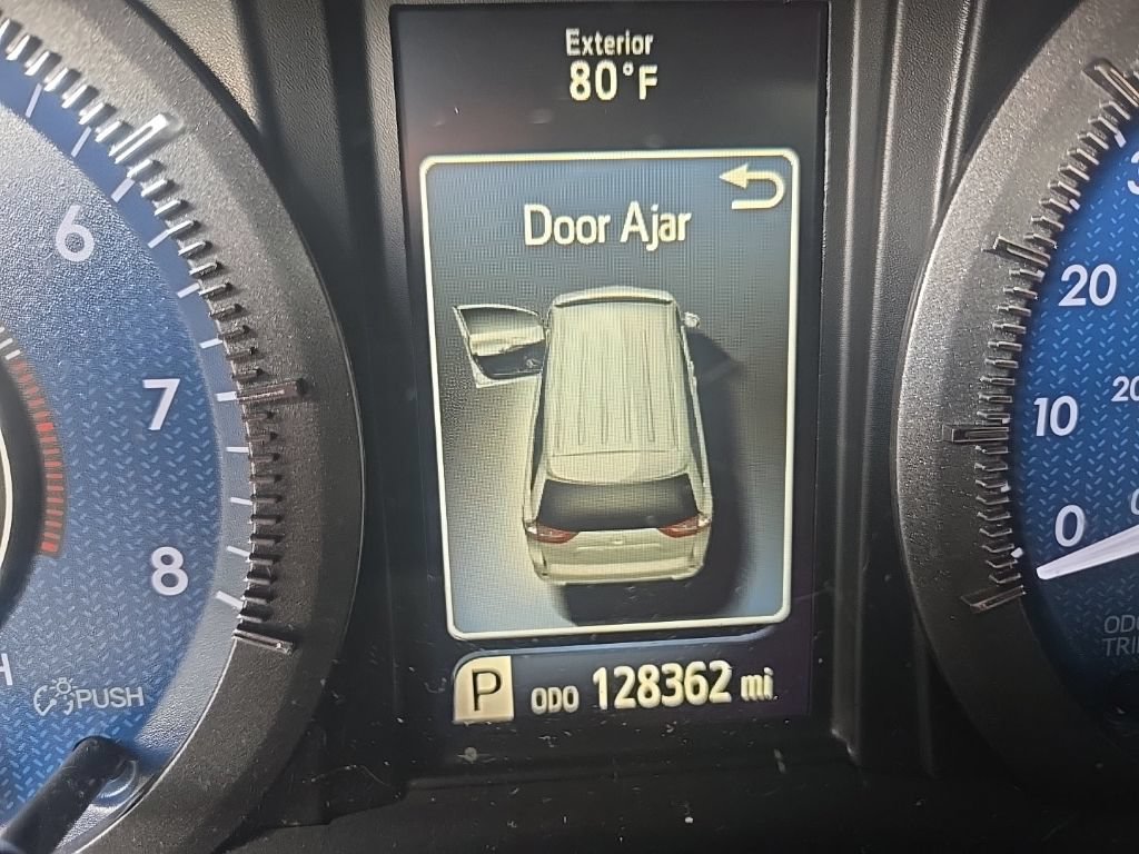 Used 2015 Toyota Sienna Limited Premium w/ Advanced Technology Package FWD image 20