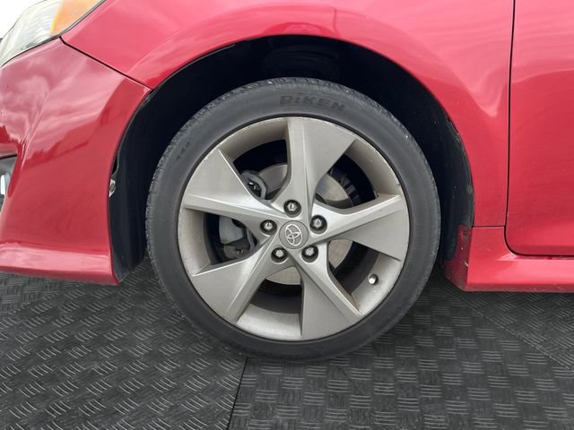 Used 2012 Toyota Camry SE w/ Leather Pkg FWD image 14