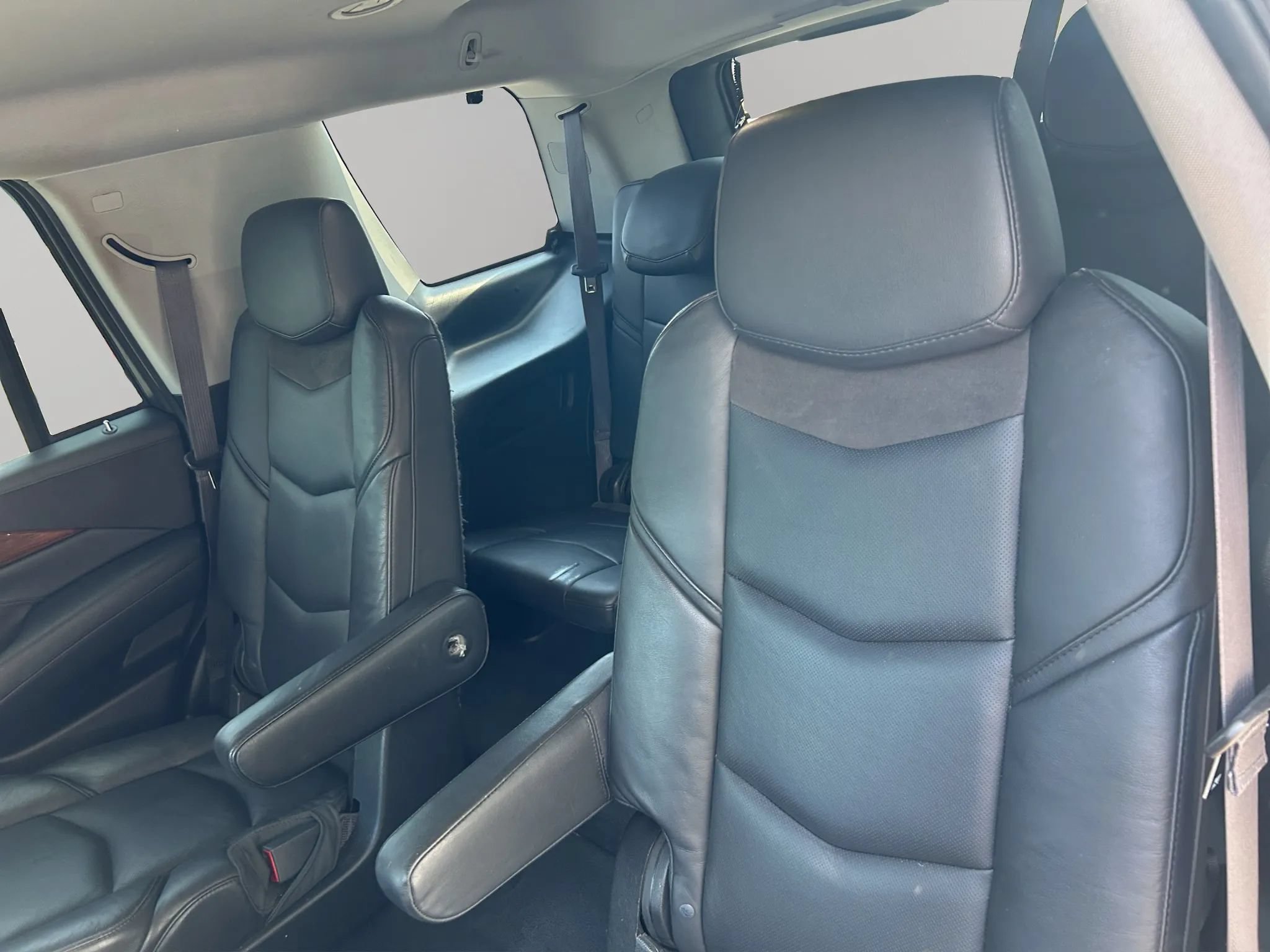 Used 2016 Cadillac Escalade Luxury RWD image 16