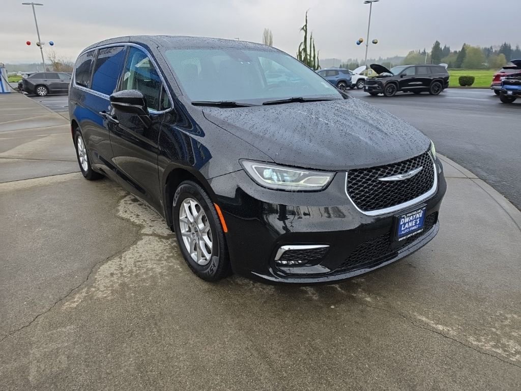 Used 2024 Chrysler Pacifica Touring-L FWD image 8