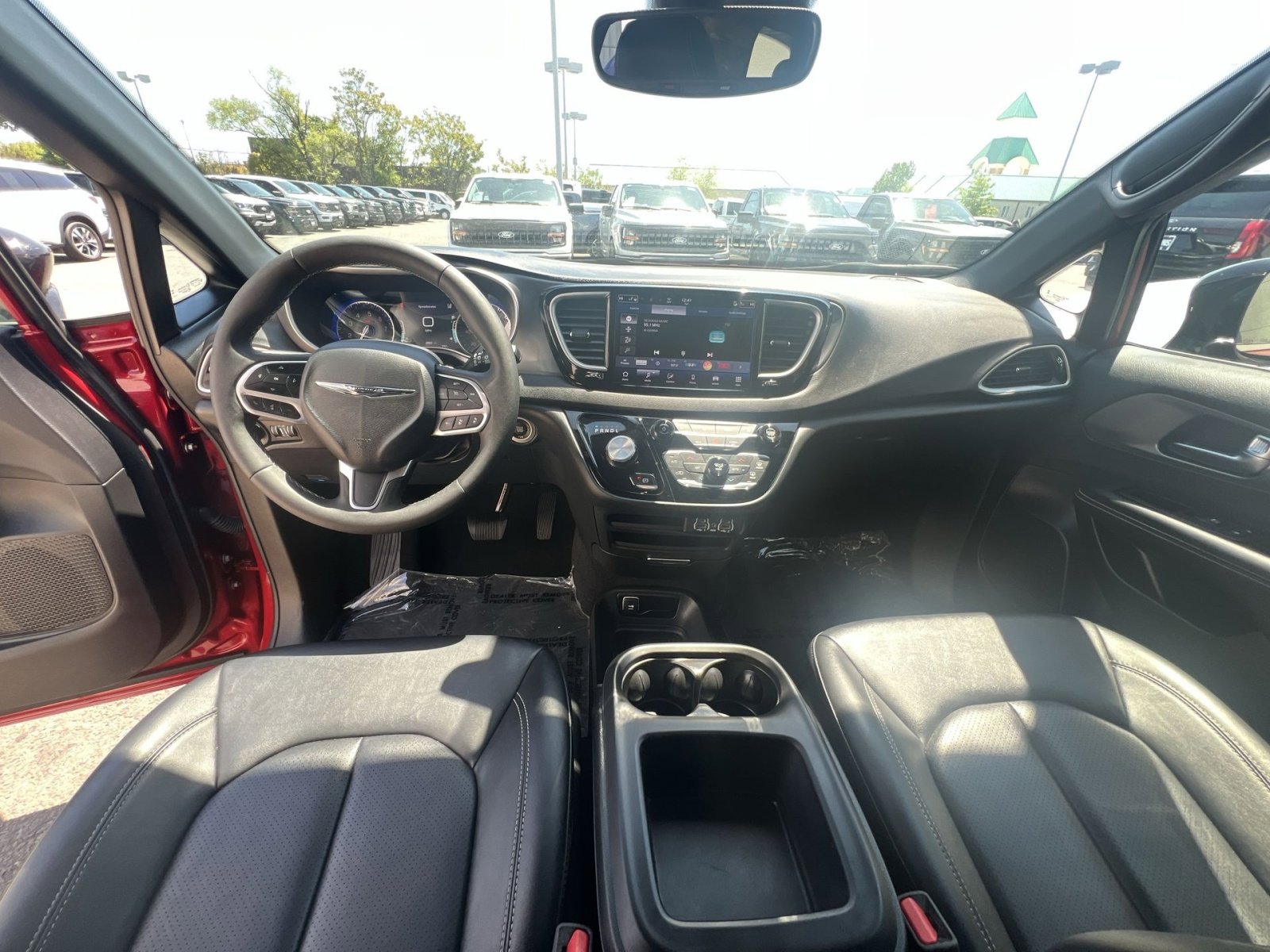 Used 2025 Chrysler Pacifica Select FWD image 30