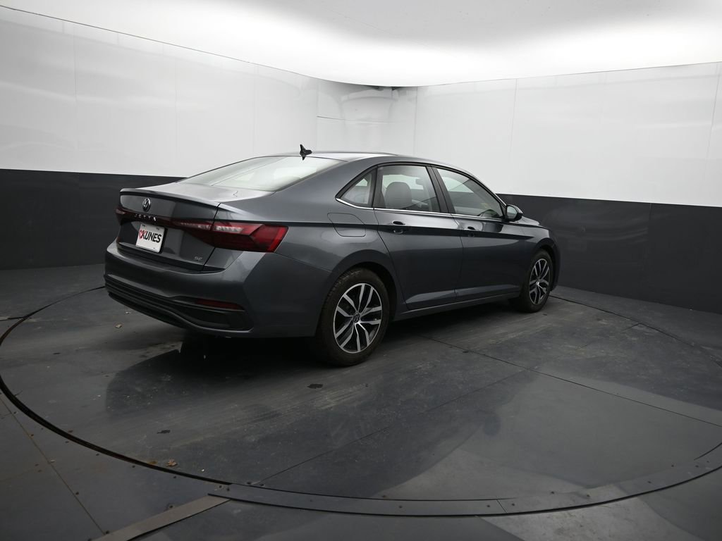 Used 2025 Volkswagen Jetta SE image 13