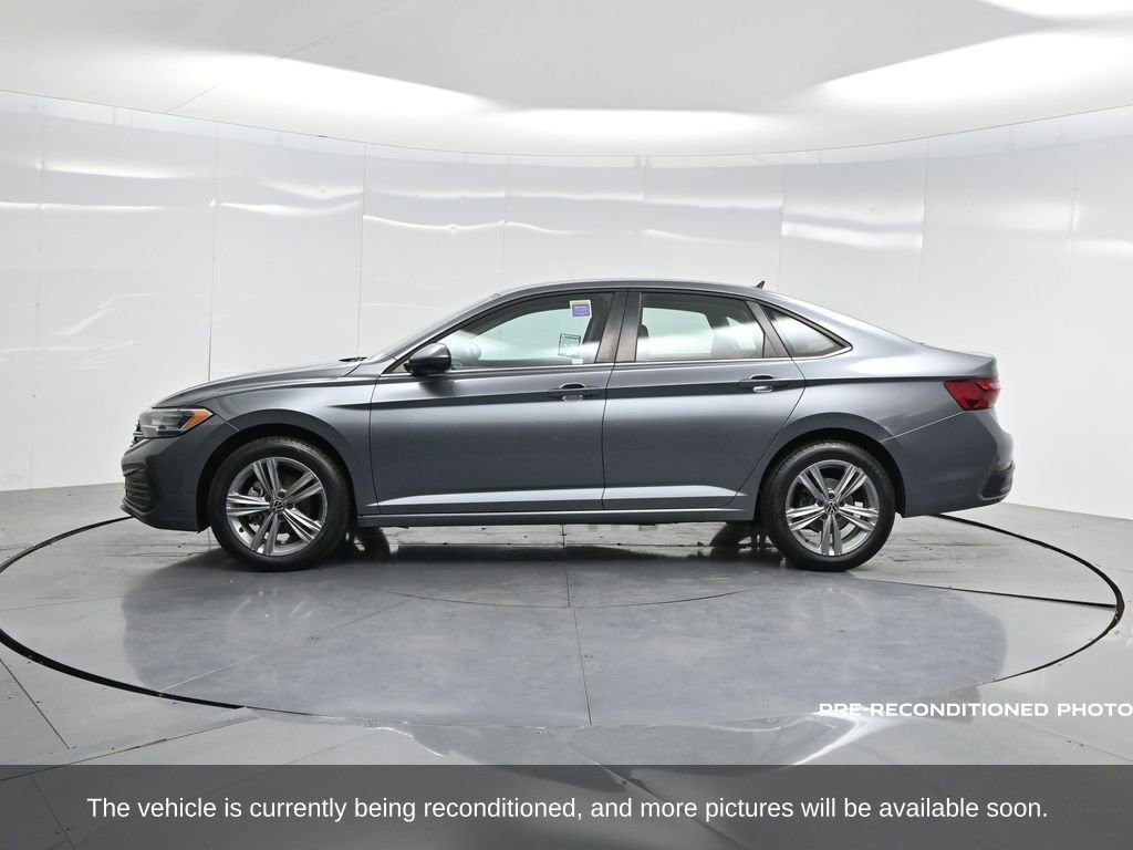 Used 2022 Volkswagen Jetta SE image 42