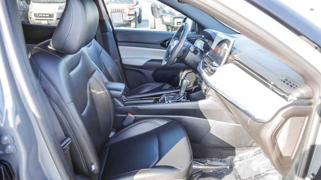 Used 2024 Jeep Compass Limited image 17