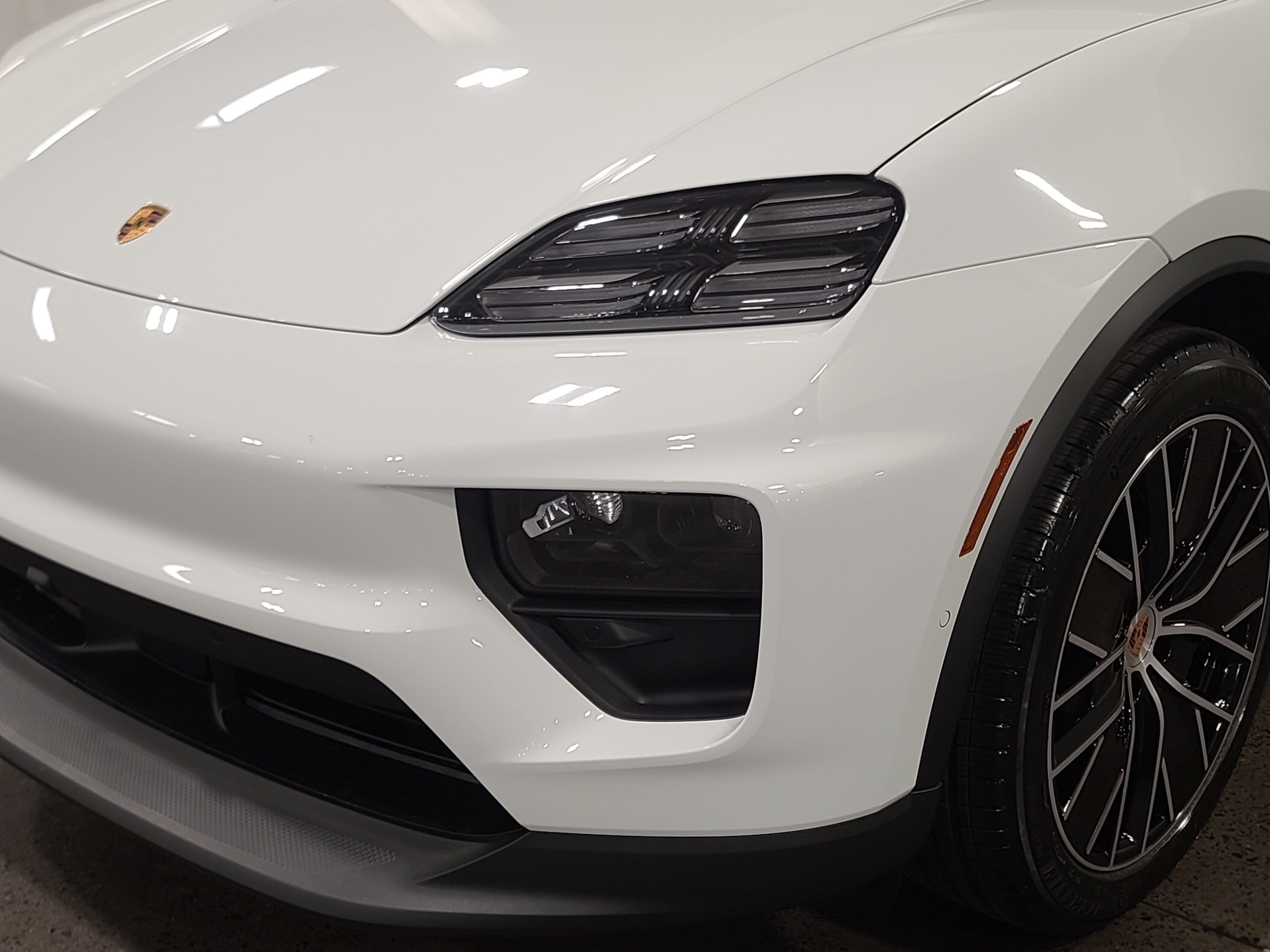 New 2026 Porsche Macan Electric RWD image 32