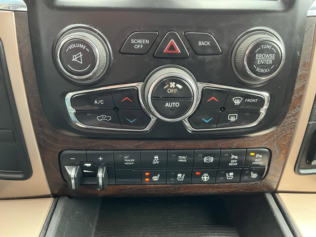Used 2016 RAM 2500 Longhorn w/ Convenience Group AWD/4WD image 19