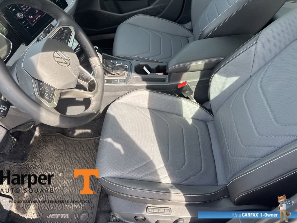 Used 2025 Volkswagen Jetta SEL image 13
