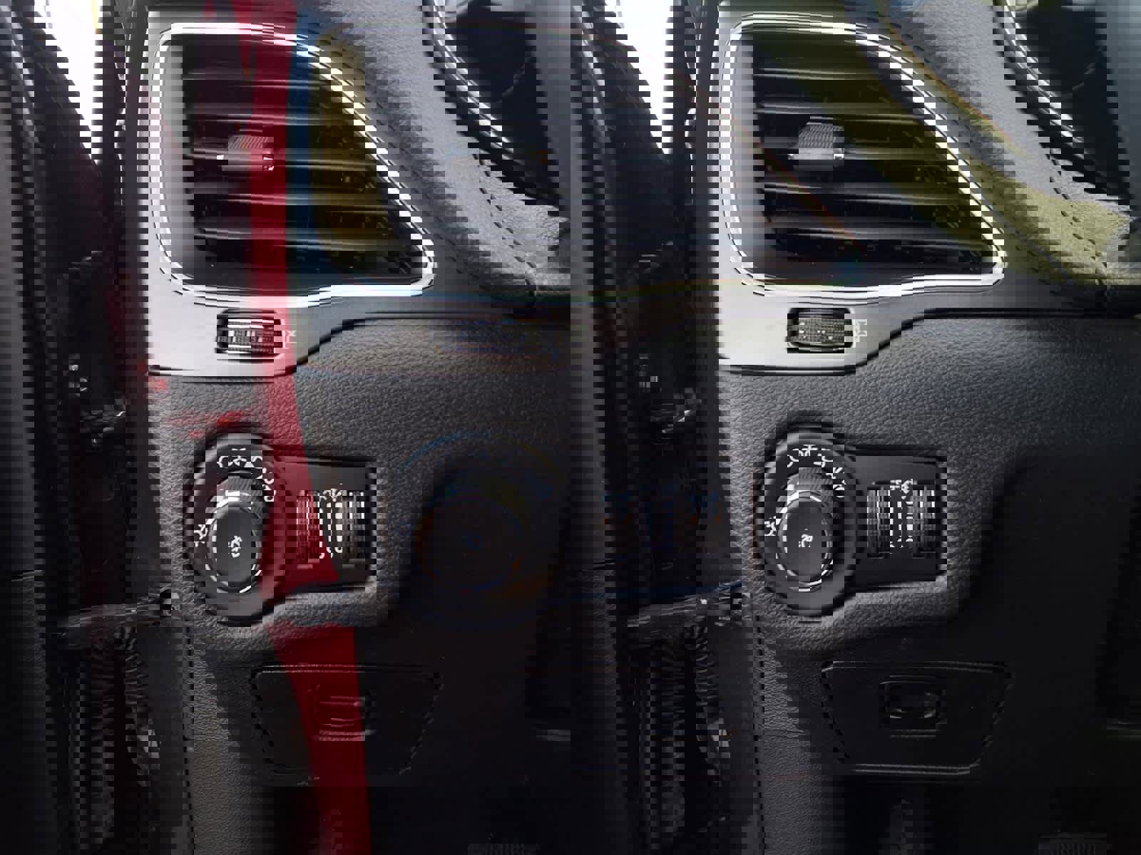 Used 2019 Jeep Cherokee Latitude Plus w/ Cold Weather Group image 18