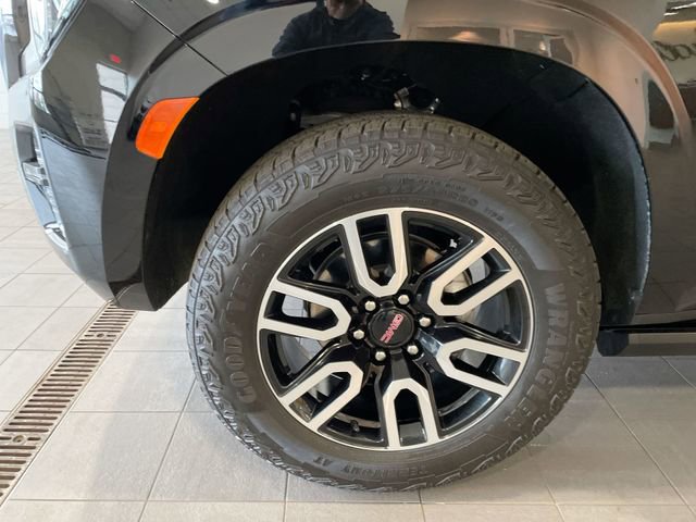 Used 2024 GMC Yukon AT4 w/ LPO, Floor Liner Package AWD/4WD image 8