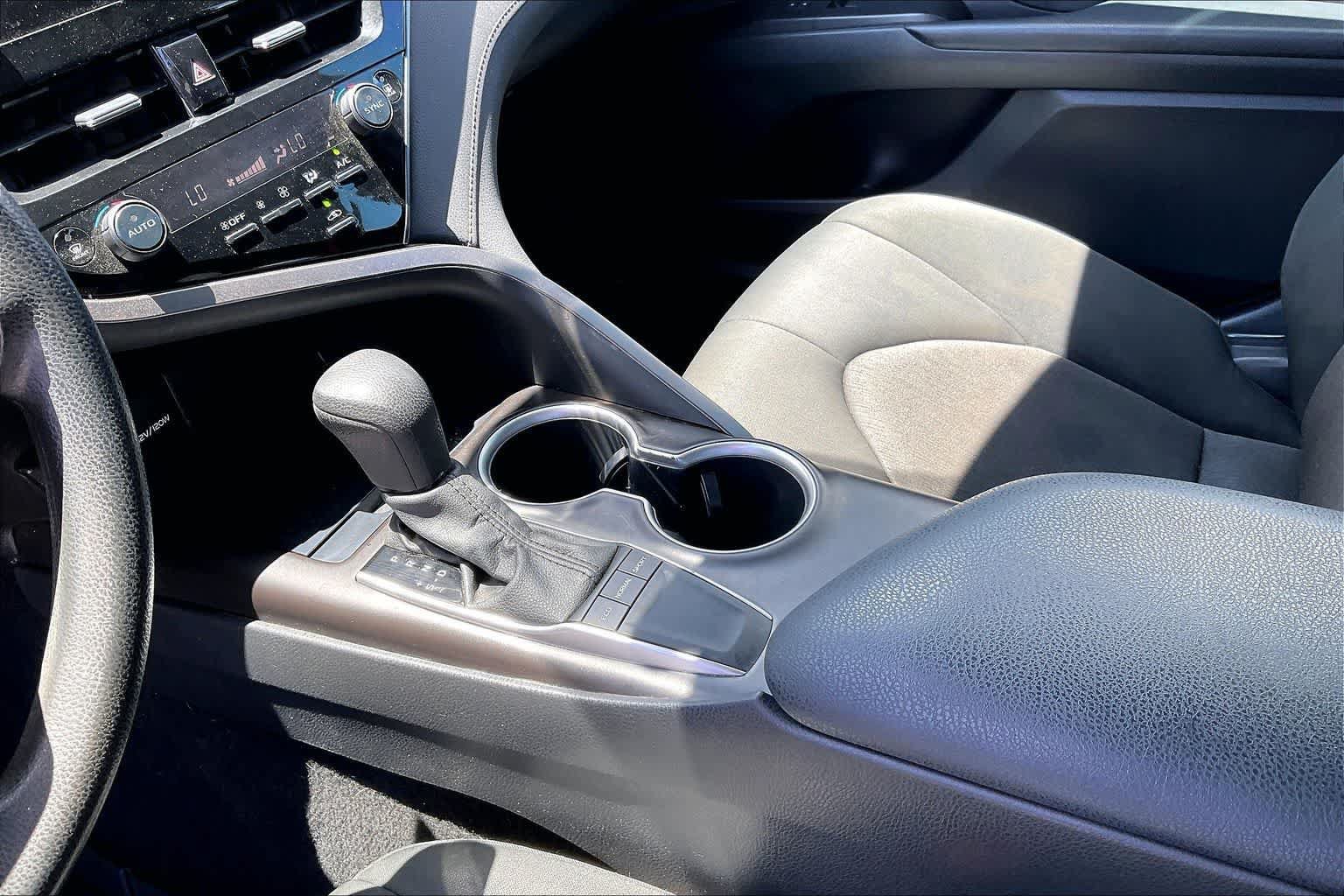 Used 2022 Toyota Camry LE FWD image 16