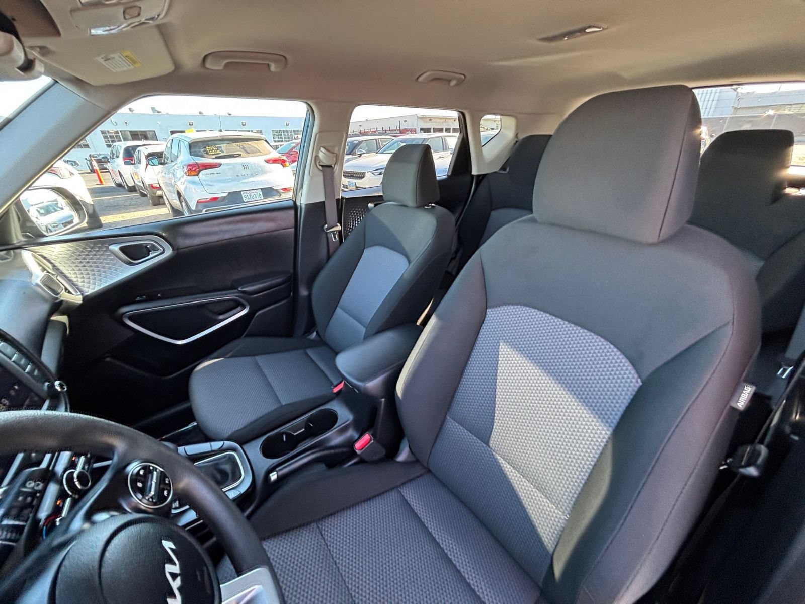 Used 2025 Kia Soul LX w/ LX Technology Package FWD image 65