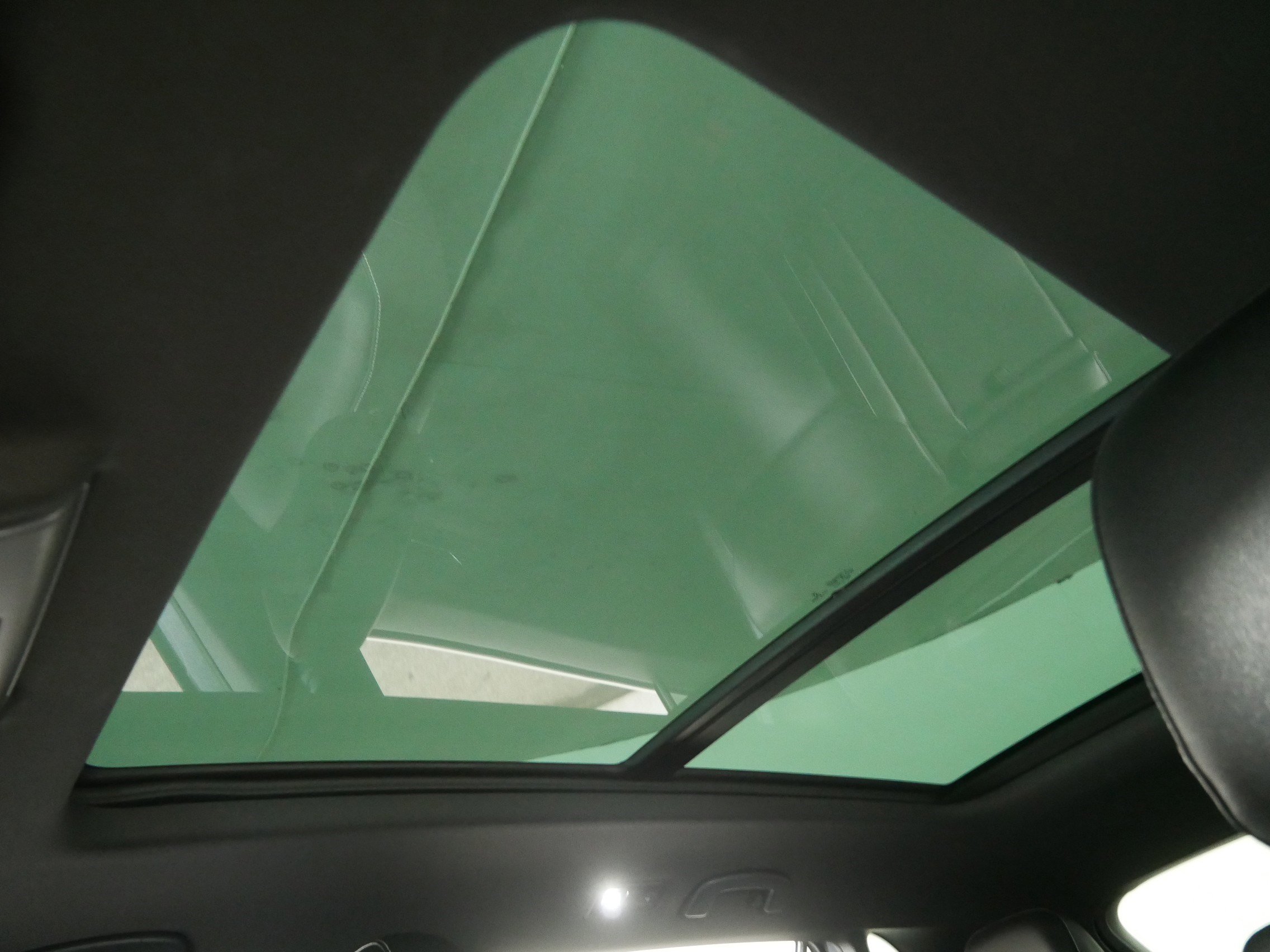 Certified 2020 Volkswagen Atlas Cross Sport SE image 31