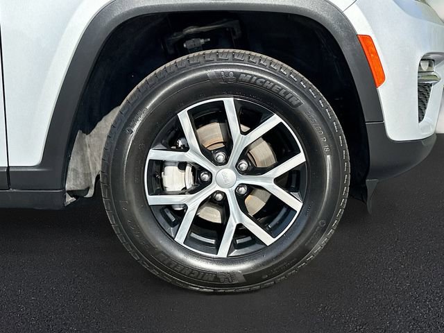 Used 2024 Jeep Grand Cherokee Limited AWD/4WD image 31