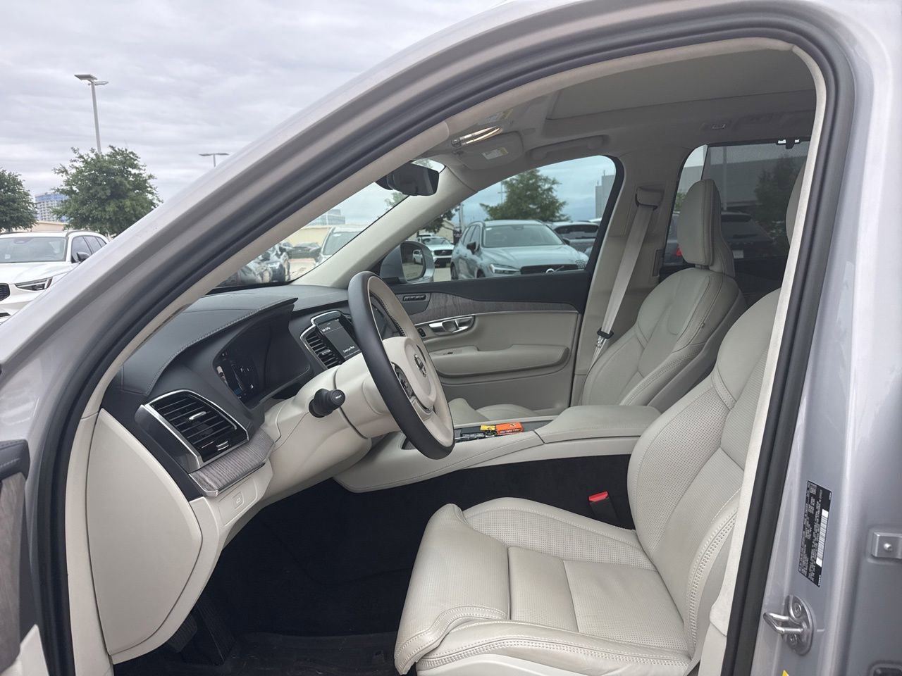 Certified 2023 Volvo XC90 B6 Ultimate w/ Lounge Package AWD/4WD image 19
