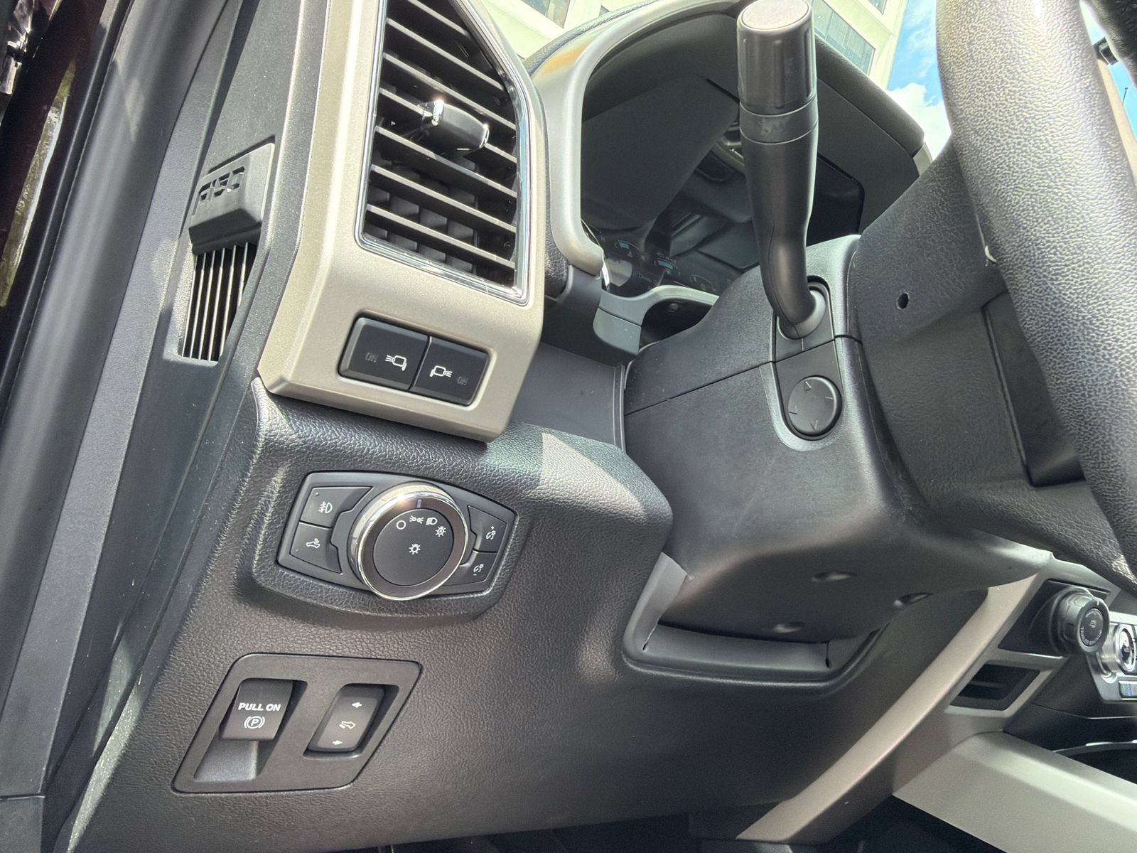 Used 2019 Ford F150 Lariat w/ Equipment Group 502A Luxury AWD/4WD image 32