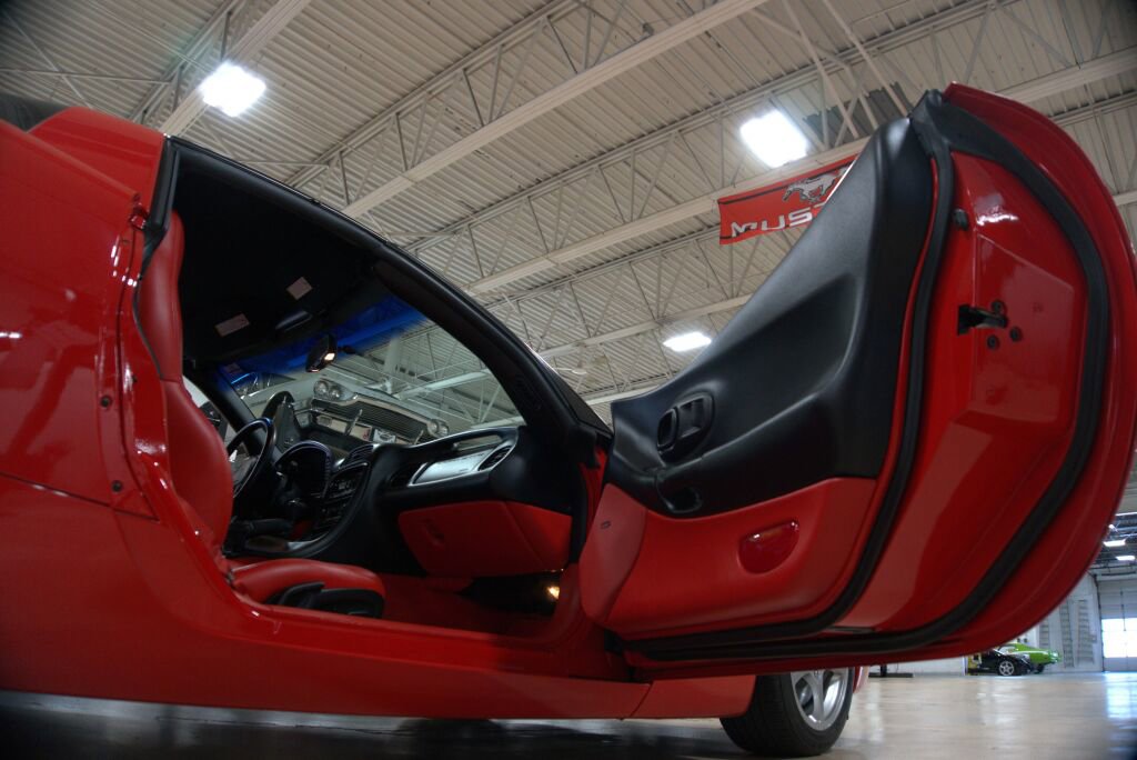 Used 2000 Chevrolet Corvette Coupe w/ Roof Pkg RWD image 37