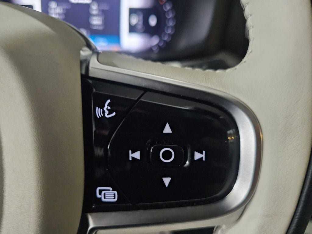 Certified 2025 Volvo S60 B5 Plus AWD/4WD image 22
