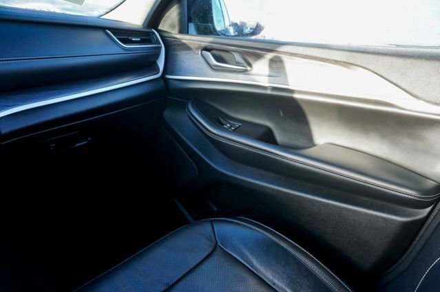 Used 2023 Jeep Grand Cherokee Limited w/ Luxury Tech Group II image 31