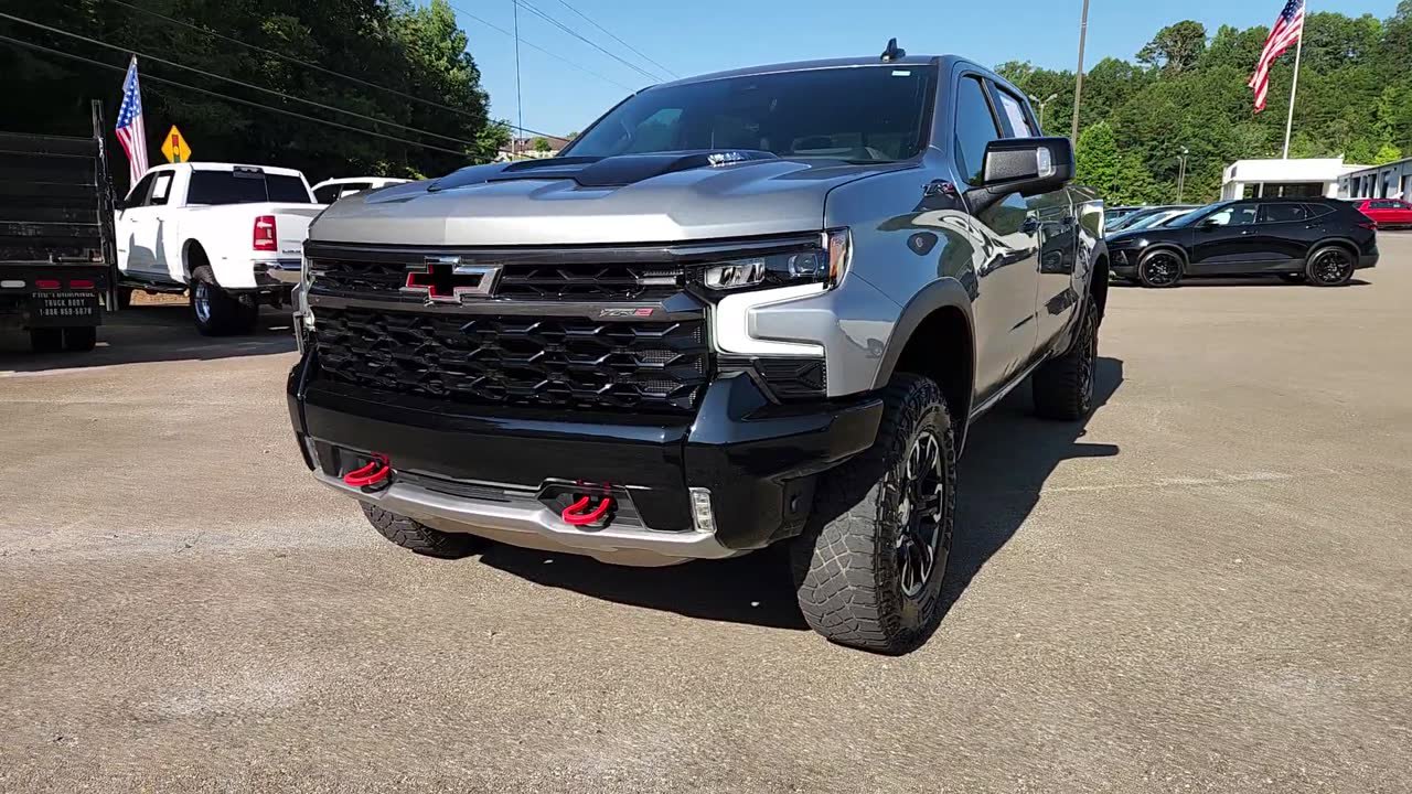 Used 2024 Chevrolet Silverado 1500 ZR2 w/ Technology Package image 3