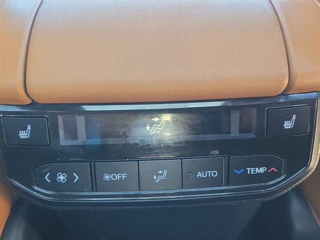 Used 2023 Toyota Highlander Platinum image 4