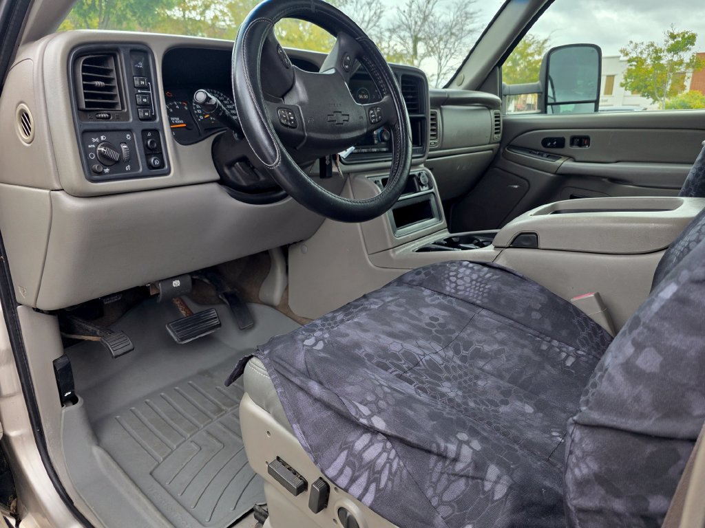 Used 2006 Chevrolet Silverado 2500 W/T w/ Skid Plate Package AWD/4WD image 11