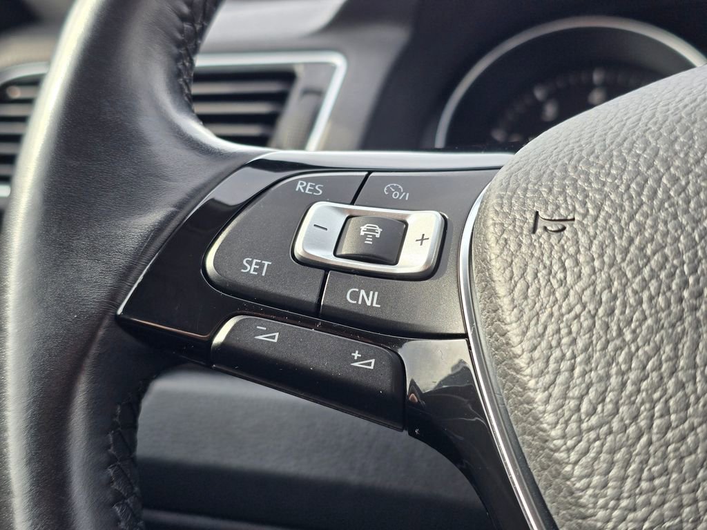 Used 2016 Volkswagen Passat 3.6 SEL Premium image 34