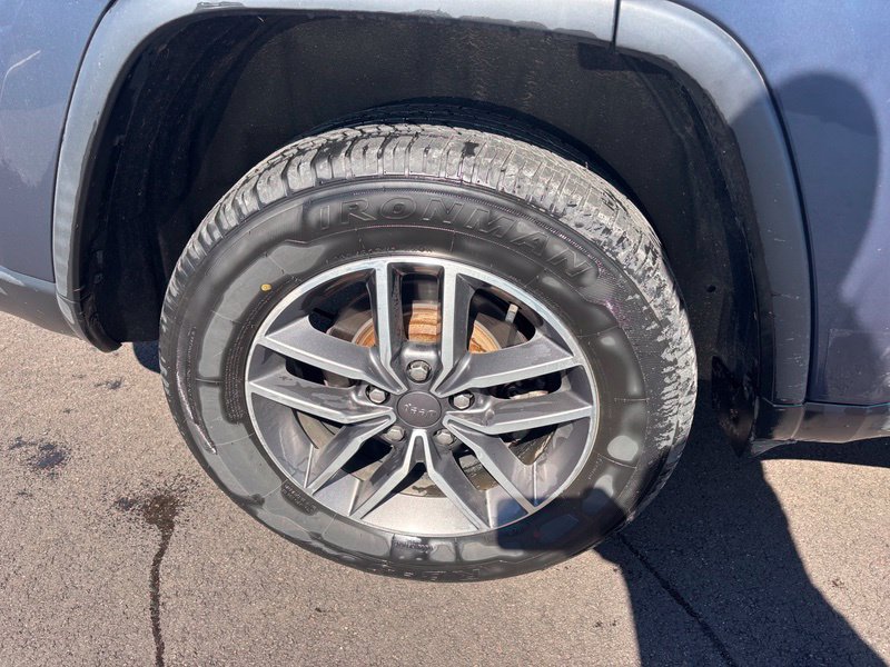 Used 2020 Jeep Grand Cherokee Limited AWD/4WD image 16