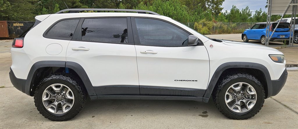 Used 2019 Jeep Cherokee Trailhawk AWD/4WD image 1