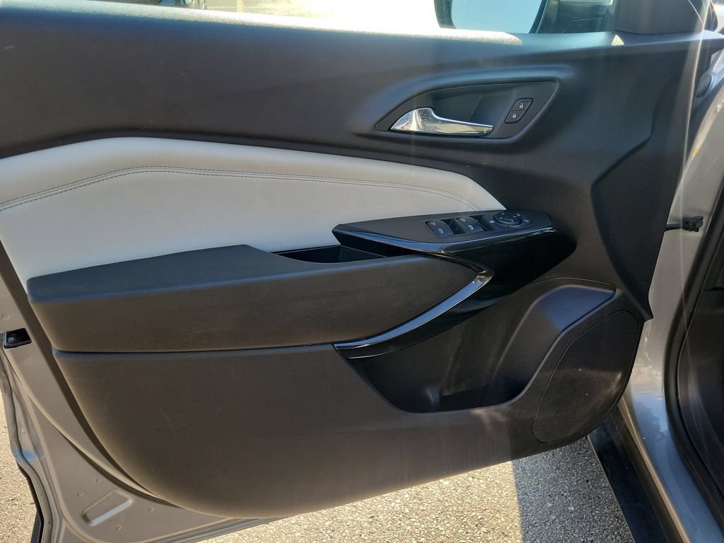 Used 2025 Chevrolet Trax LT FWD image 24