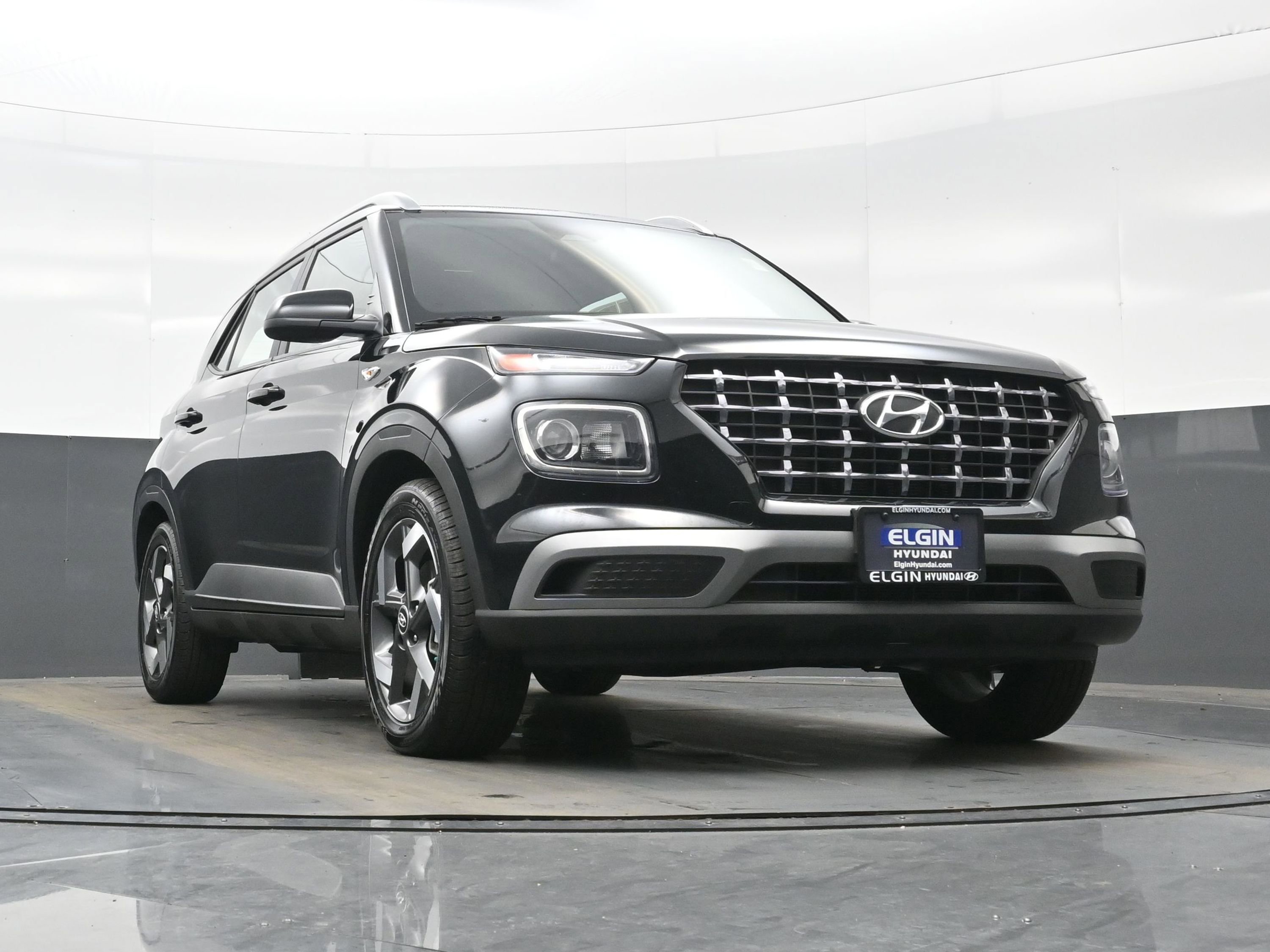 Certified 2025 Hyundai Venue SEL image 32