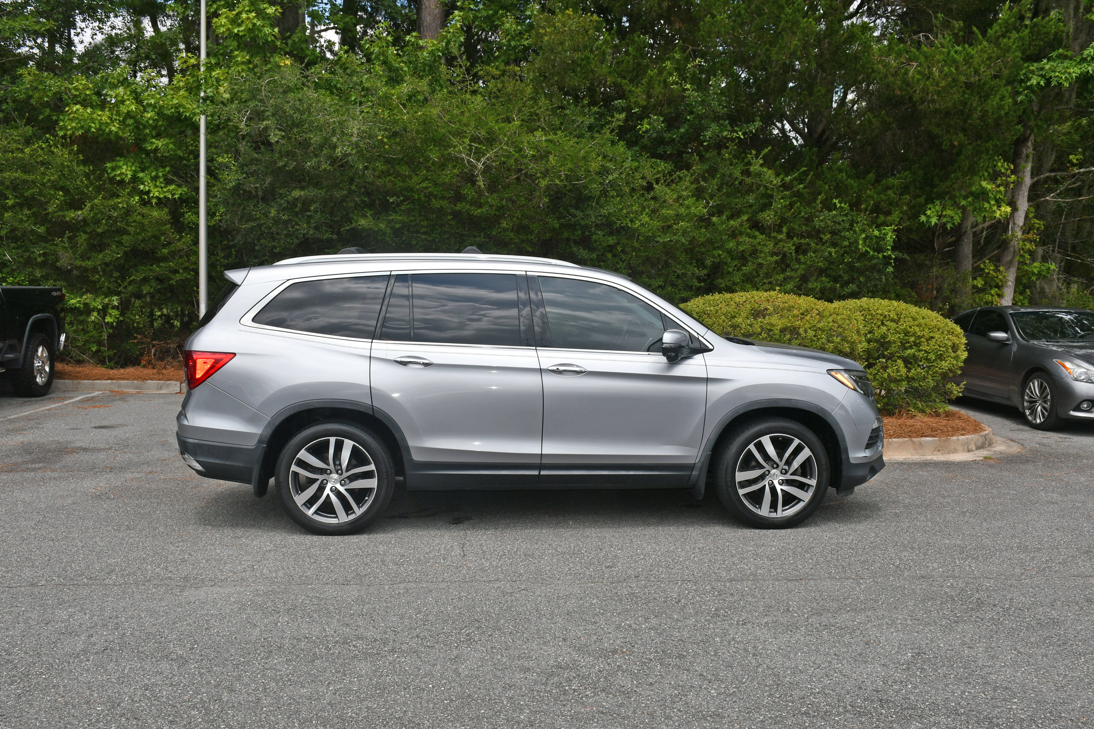 Used 2017 Honda Pilot Touring image 5