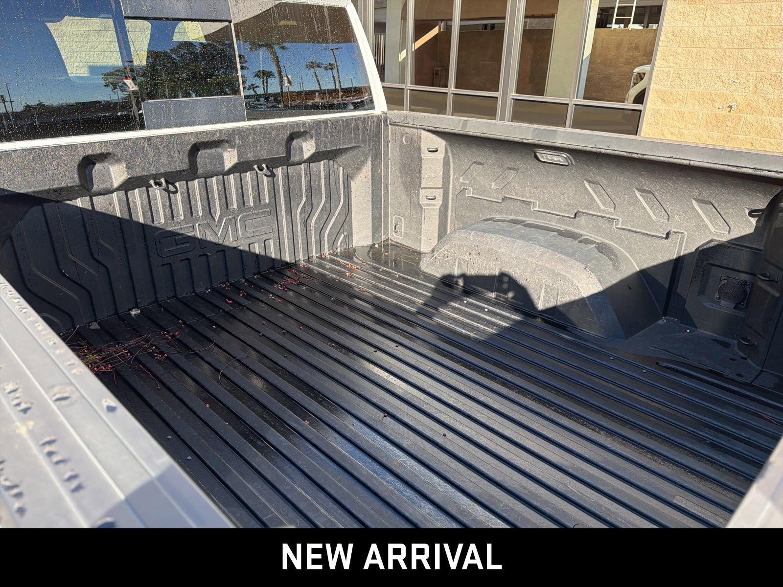 Certified 2025 GMC Sierra 1500 AT4 w/ AT4 Premium Package image 9