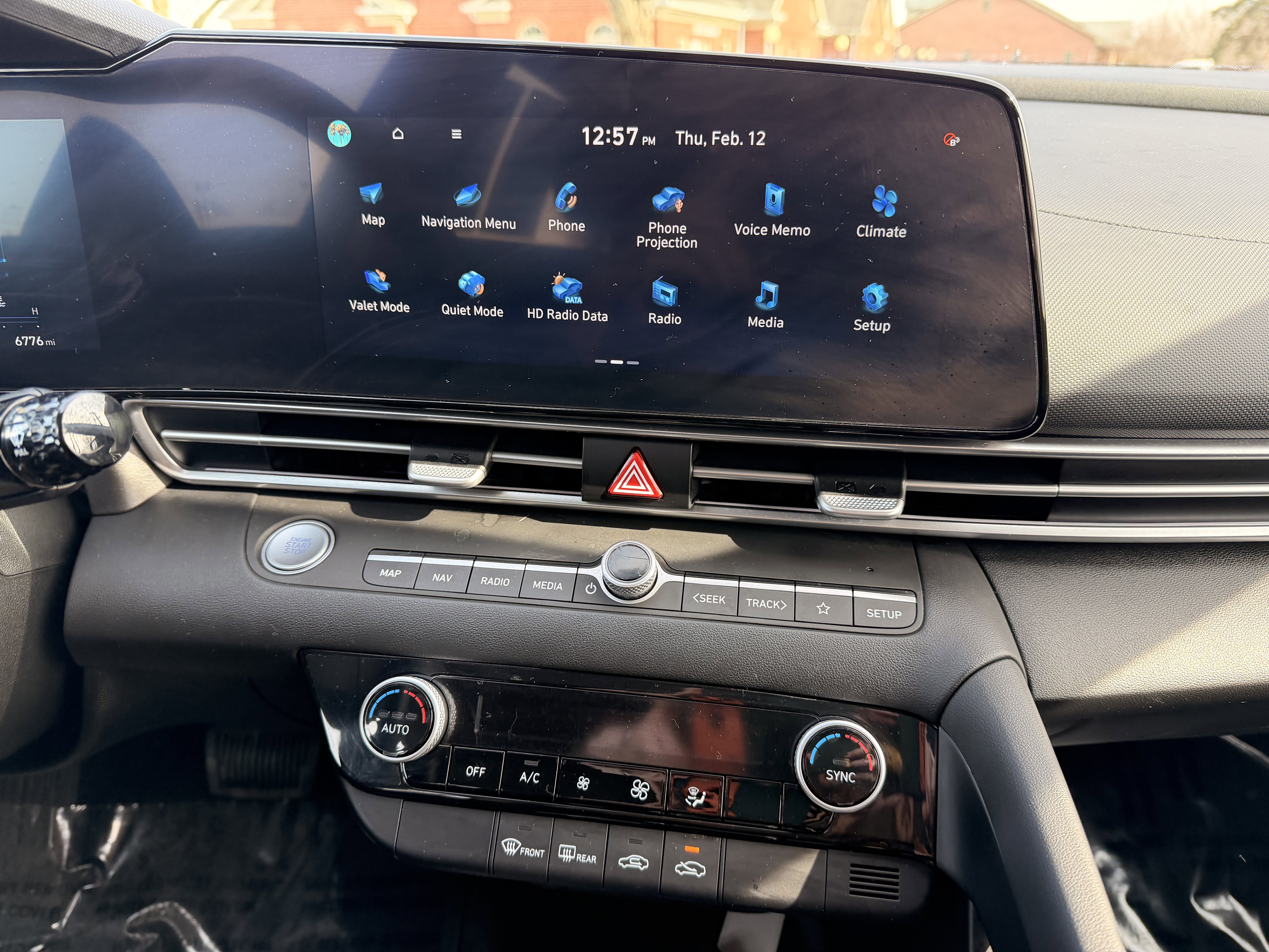 Used 2024 Hyundai Elantra SEL image 18