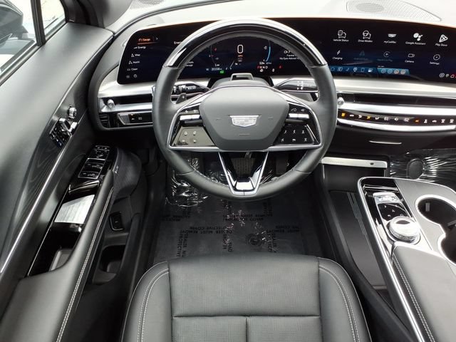 Used 2025 Cadillac Lyriq Luxury w/ LPO, Floor Liner Package AWD/4WD image 16