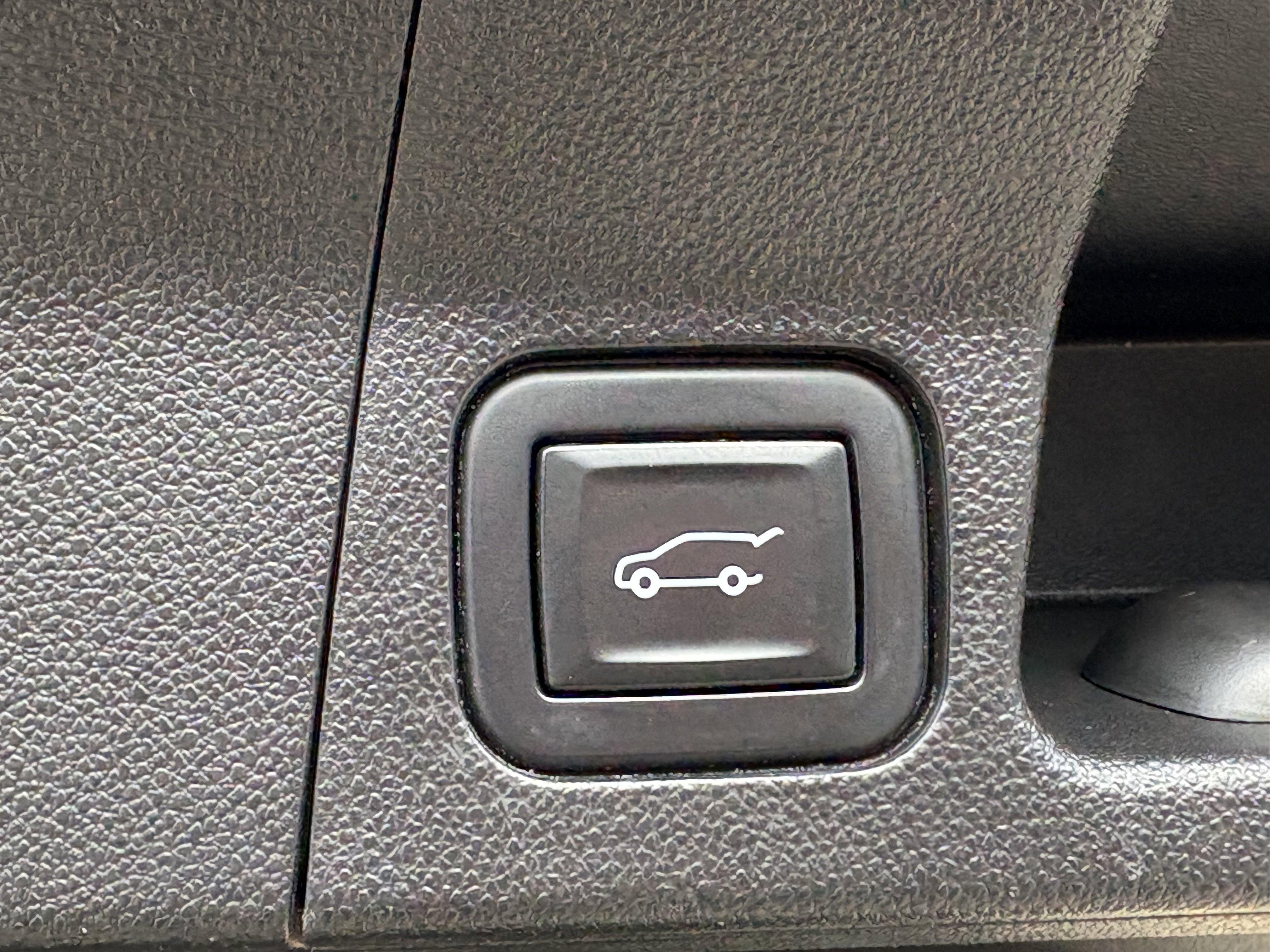 Used 2020 GMC Acadia Denali w/ Denali Ultimate Package image 10